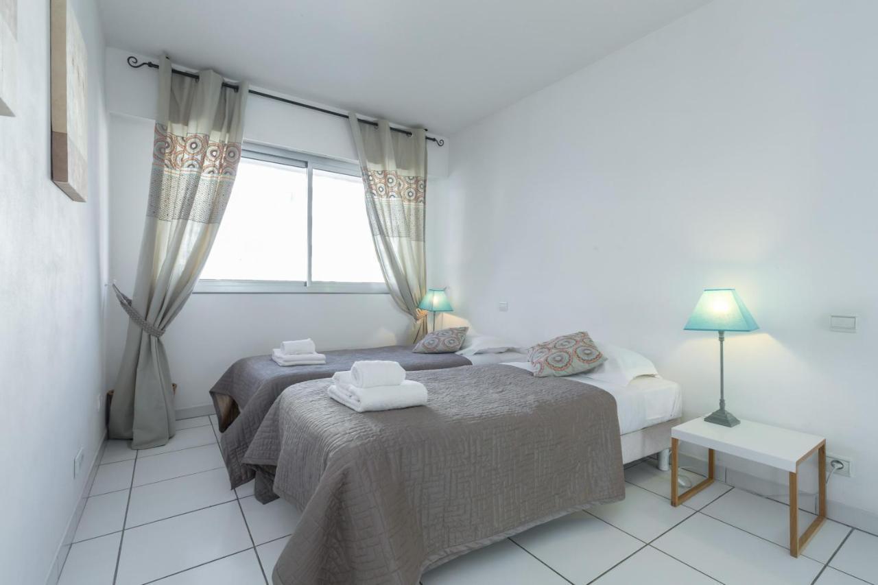 Bright Two Bedroomed Apartment On The Beach In Cannes With Huge Terrace With Fabulous Sea Views - 2001 Exterior foto